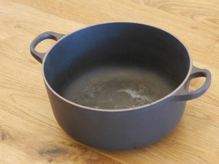 Cocotte de hierro fundido Le Creuset negra 20 cm 