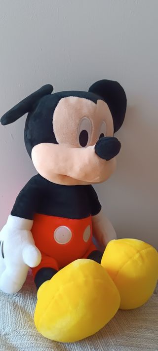Peluche Mickey Mouse mediano 