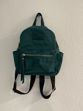 Mochila verde pequeña Detalles dorados