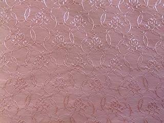 Tela rosa relieve floral