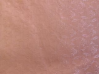 Tela rosa relieve floral