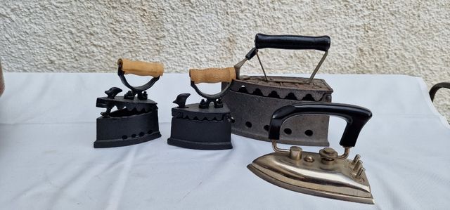 Planchas antiguas de carbón y eléctrica