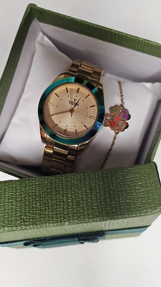 Reloj Dorado con pulsera trébol 