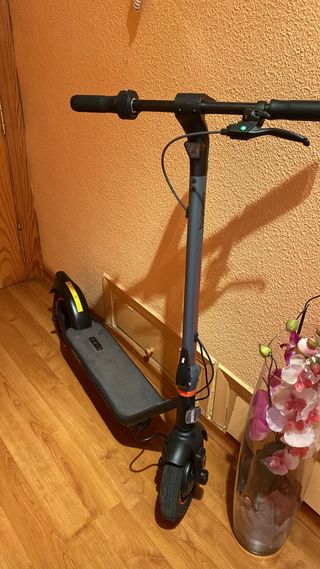 Patinete eléctrico Cecotec, seminuevo