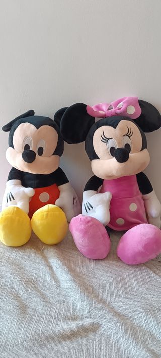 Peluches Mickey y Minnie Mouse
