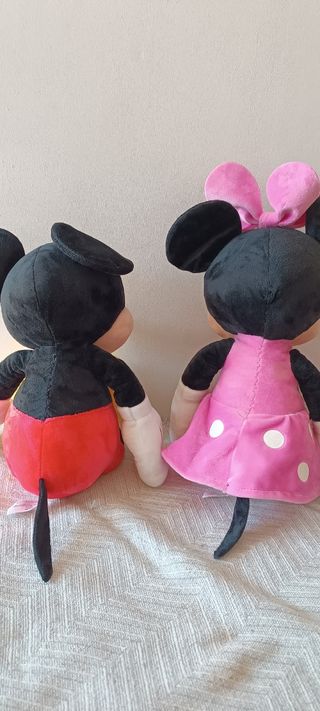 Peluches Mickey y Minnie Mouse