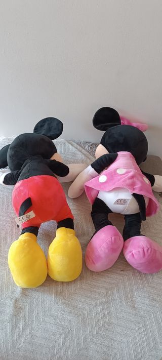 Peluches Mickey y Minnie Mouse