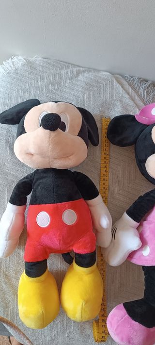 Peluches Mickey y Minnie Mouse