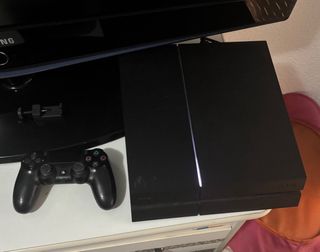 PS4 (PlayStation 4) negra