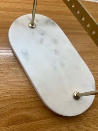 Joyero dorado con mármol blanco