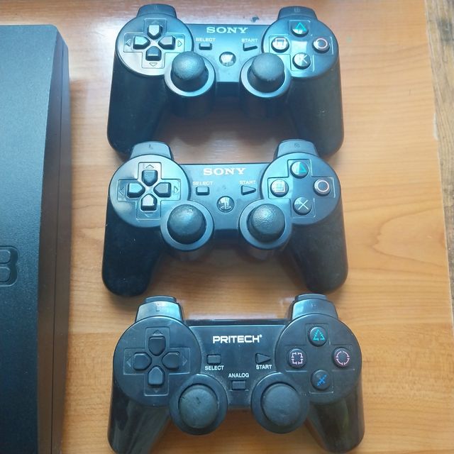 PS3 (PlayStation 3) + 3 mandos+ 19 juegos ps3