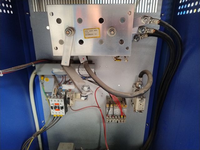 Cargador baterías Hawker 48v 140A