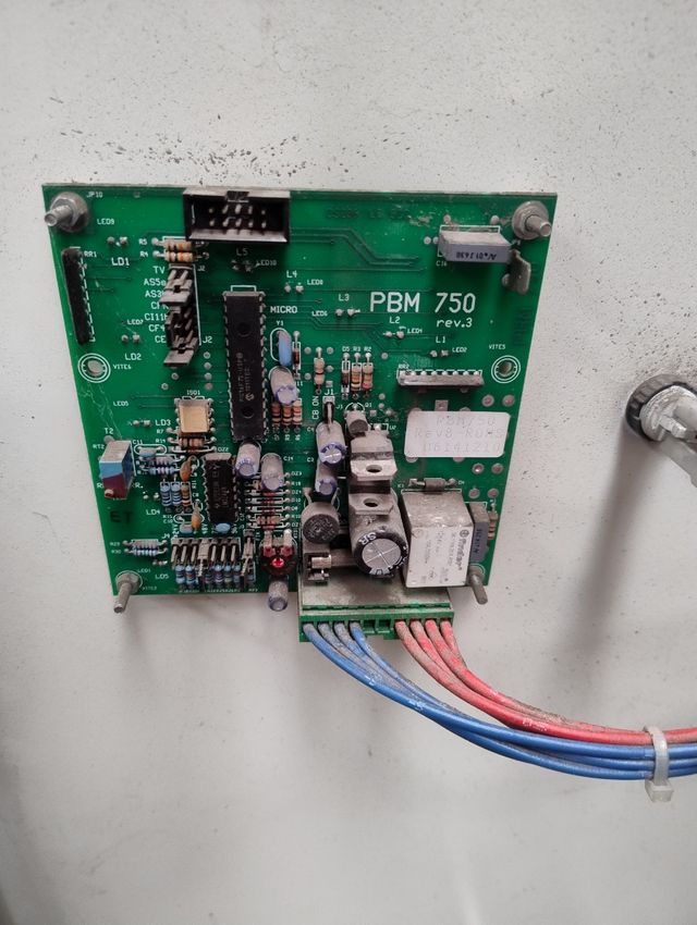 Cargador baterías Hawker 48v 140A