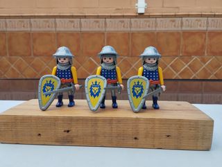 3 figuras Playmobil caballero