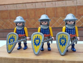 3 figuras Playmobil caballero