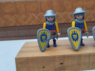 3 figuras Playmobil caballero