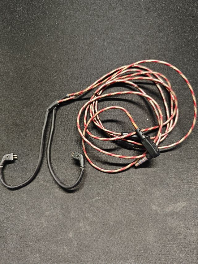 Auriculares KZ ZST híbridos