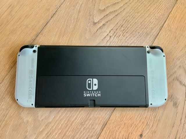 NINTENDO SWITCH OLED GRIS-BLANCO
