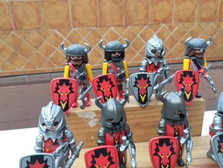 11 figuras Playmobil caballeros