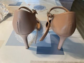 Zapatos Gloria Ortiz beige tacón