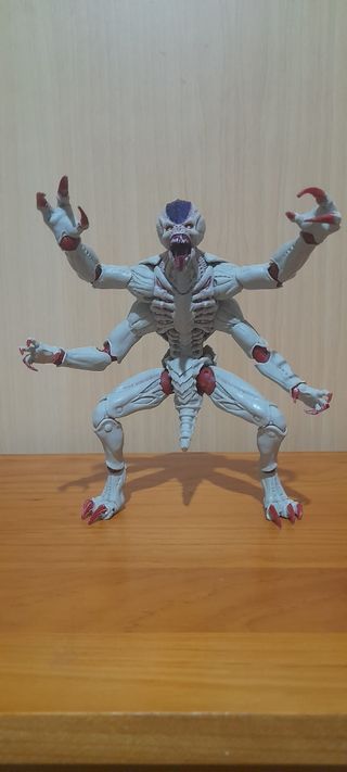 Figura Alien 4 brazos warhamer. 