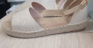 Sandalias niña beige-doradas