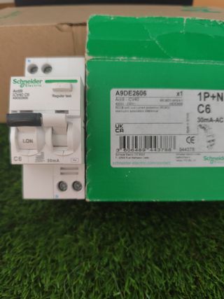 Interruptor automático Schneider A9DE2606
