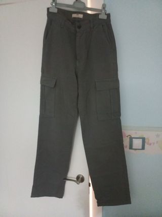 Vaqueros cargo Stradivarius - grises