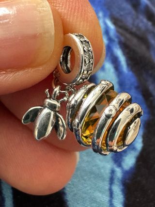 Charm Panal y Abeja Plata S925