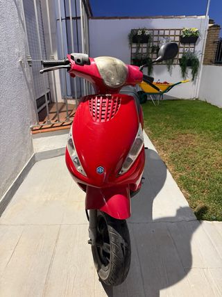 Moto Piaggio Zip 50cc roja