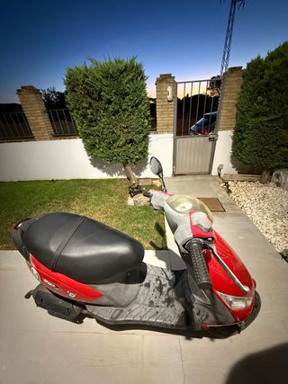 Moto Piaggio Zip 50cc roja