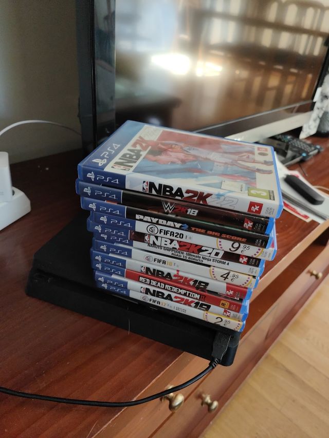 PS4 Slim + 11 juegos + 2 mandos