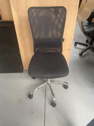 Silla oficina giratoria negra
