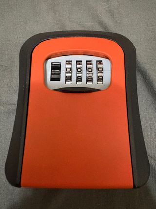 Caja fuerte con combinación