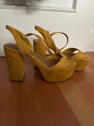 Tacones amarillos Zara - plataforma