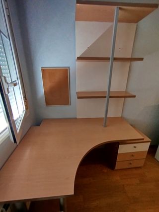 Escritorio con estantería y cajonera de Madera.