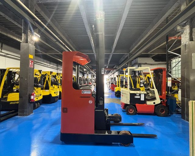 2498 - Retráctil BT RRB2 1600 Kg a 8.000 mm