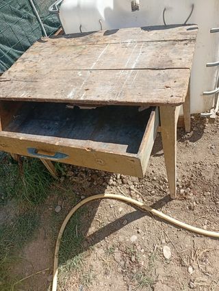 Mesa antigua de madera