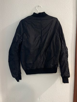 Chaqueta bomber negra