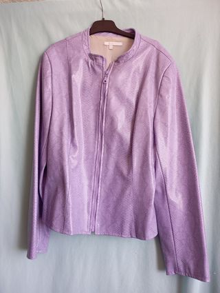 Cazadora morada efecto piel