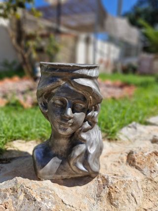 2 Macetas Mujer Gris - Decoración