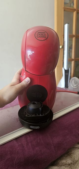 Cafetera Dolce Gusto roja