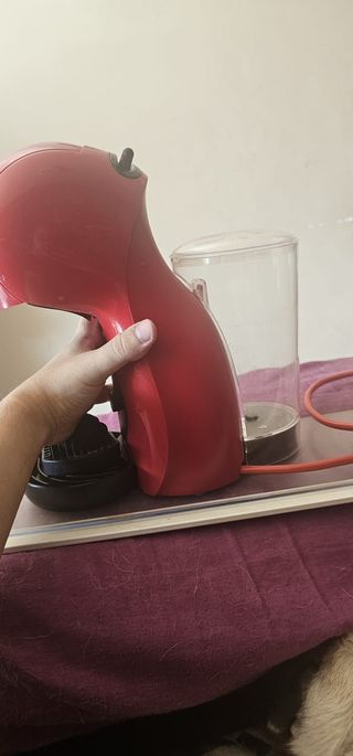 Cafetera Dolce Gusto roja