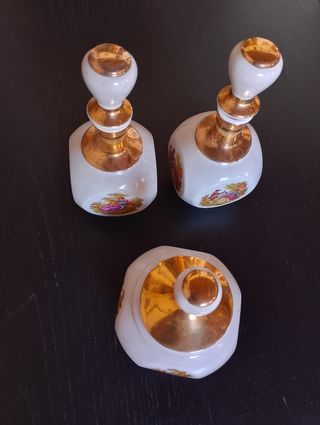Juego tocador porcelana dorada
#vintage 
