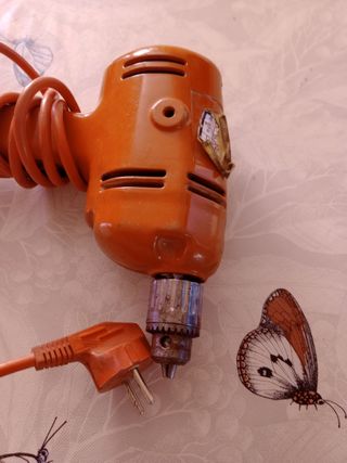 Taladro antiguo naranja. Funciona perfectamente 