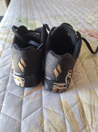 Zapatillas SKECHERS 38 - Negras/Doradas