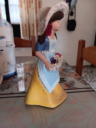 Figura Niña Flores - Cerámica