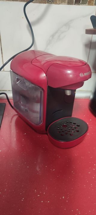 Cafetera cápsulas roja