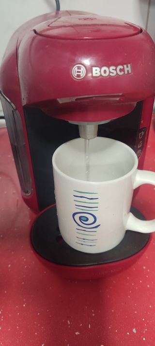 Cafetera cápsulas roja