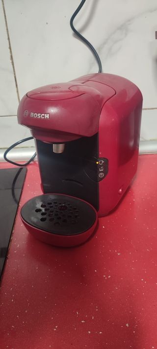 Cafetera cápsulas roja